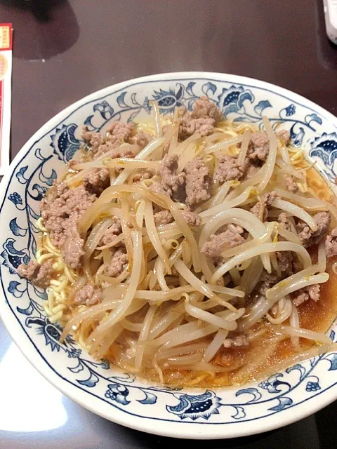 Snapdishの料理写真:大正義マルちゃん正麺と庶民の味方モヤシ|わたるさん