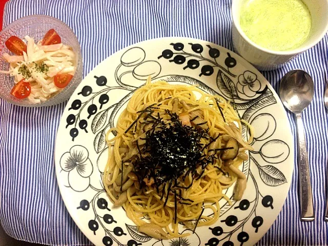 きのこのパスタ、大根とハムのサラダ、ほうれん草のスープ|namchopさん