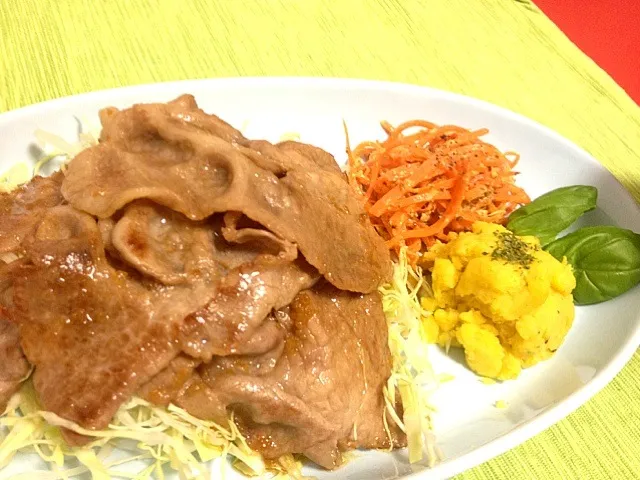 生姜焼き、にんじんのサラダ、ポテトサラダ|namchopさん