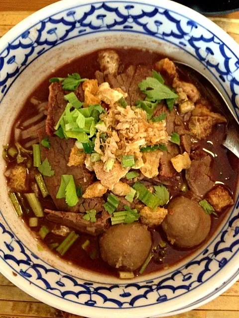 ก๋วยเตี๋ยวเนื้อน้ำตก @ ดาว Thai home - style kitchen 133 Kantstrabe 10635 Berlin|Aum aniwanさん