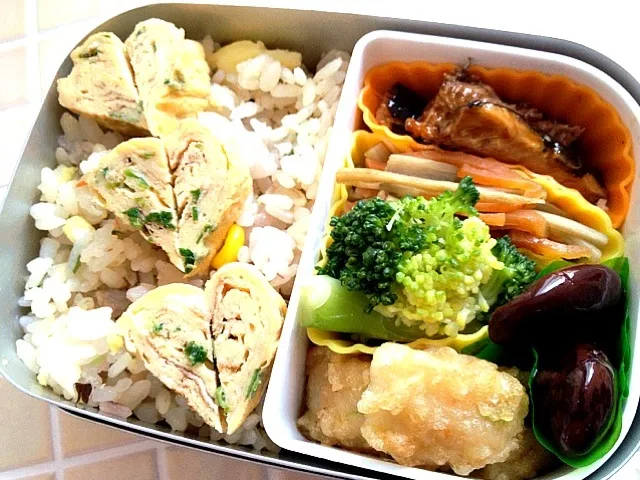 娘っちやや復活弁当。鰯梅煮＆中華五目炒飯|suzumeさん