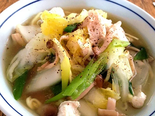 野菜たっぷり醤油ラーメン(๑´ڡ`๑)|chihiroさん