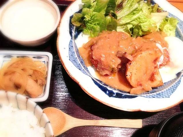 カジキのフライ温玉のせ定食、とろろ付き|ユキさん