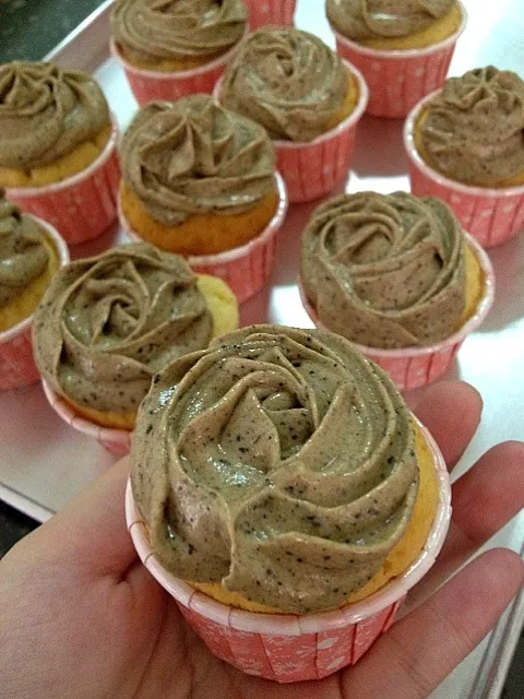 Vanilla cupcakes with coffee buttercream|Angie Yapさん