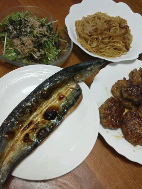 サンマの開き、つくね、水菜のサラダ、出汁醤油焼きそば|京子さん