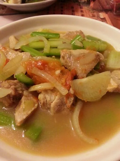 Stir fried tomato celery onion with pork chop|Arthurさん