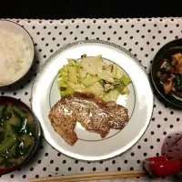 Snapdishの料理写真:豚ロースのソテー・ニラと厚揚げの炒め物・お味噌汁|k'mamaさん