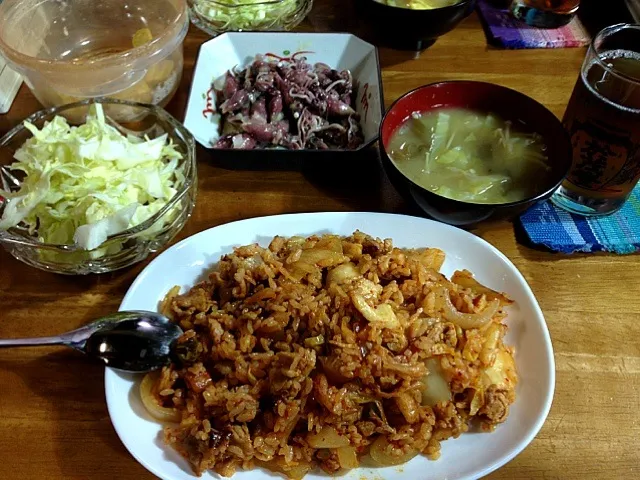 キムチ炒飯、キャベツ、昨日のみそ汁➕キャベツ、ホタルイカの酢味噌和え、サツマイモ|すかラインさん