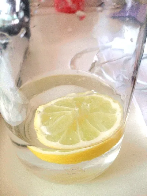 Lemon water to jump start my day!|elaineさん