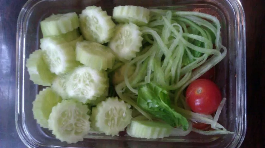 cucumber spaghetti with some bblueberroes|staphanyさん