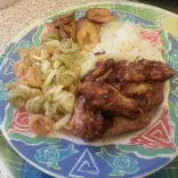 chicken wings and white rice and plantains and pasta|kenia Robinsonさん