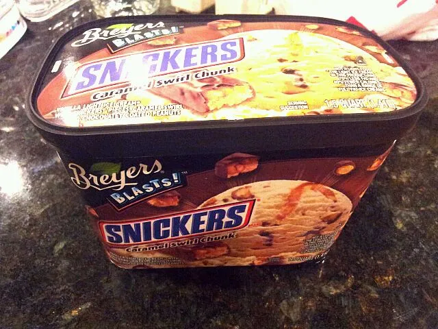 home dessert (snickers icecream)|sarah changさん