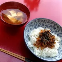 そぼろ丼、豆腐の味噌汁|倉田華さん