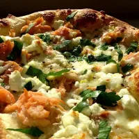 Snapdishの料理写真:Pizza topped with smoked salmon & goat cheese..|Rina Catenaさん