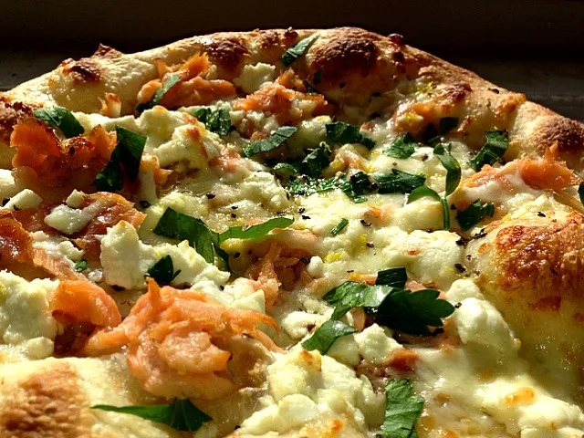 Pizza topped with smoked salmon & goat cheese..|Rina Catenaさん