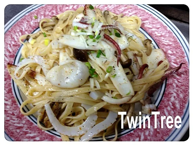 賄いパスタ、ヤリイカとしめじの和風リングイネ|TwinTreeさん