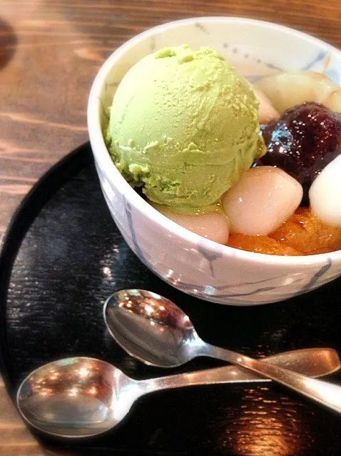 Matcha ice cream with red bean paste and mix fruit|PhUnGさん