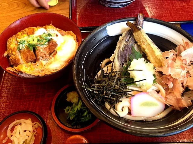 なす天冷やしおろしうどんとカツ丼セット🌸|カナうささん