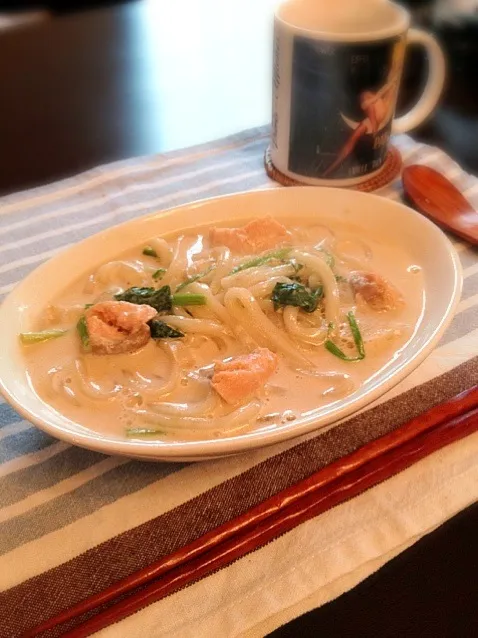 サーモンほうれん草のクリームうどん|みれいさん