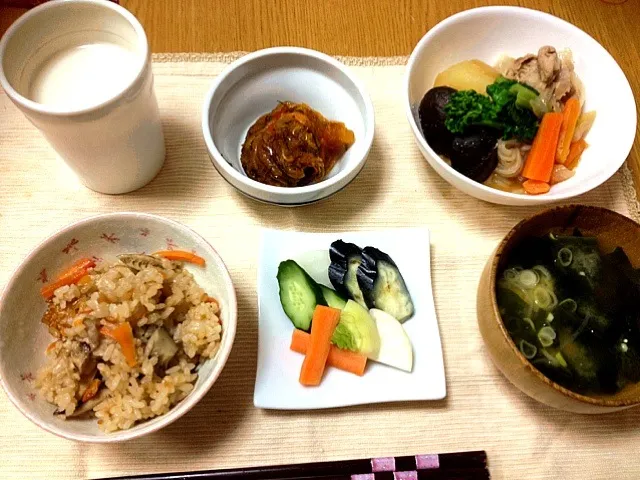 舞茸炊き込みご飯、若芽のおみそ汁、肉ジャガ、松前漬、香の物|まりこさん