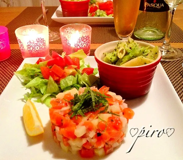 🍴サーモンタルタルと 白ワイン Salmon tartare.  Wine.|ピロさん