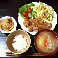 Snapdishの料理写真:トンテキ、付け合わせ野菜、豆腐おやき、豚汁、ごはん|あやぱんちゃんさん