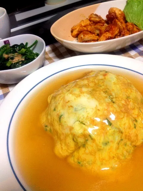 天津飯、ピリ辛チキン、ほうれん草の胡麻和え|食いしん坊もりもりさん