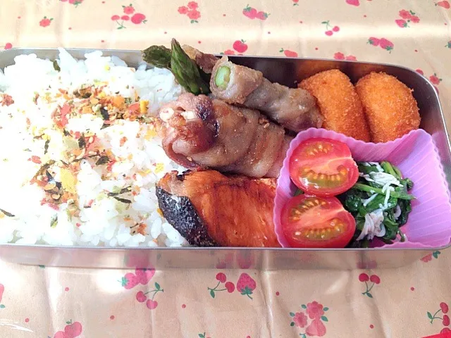 Snapdishの料理写真:お弁当☆アスパラ、エノキ豚バラ巻|うじぴよさん