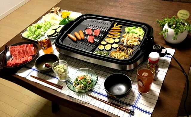 Snapdishの料理写真:お家で焼肉(ミスジ・三角バラ)、カニカマときゅうりの酢の物、ポテトサラダ、ほうじ茶|pentarouさん