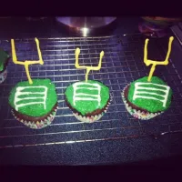 Snapdishの料理写真:Super Bowl Cupcakes!!|Jackie Maroneyさん