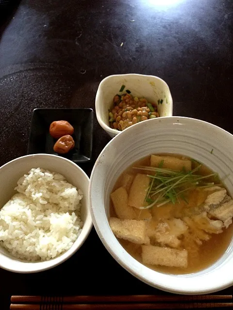 黒鯛のアラの味噌汁、アボカド納豆、ハチミツ漬けの梅干し( ^ω^ )|大きな樹さん