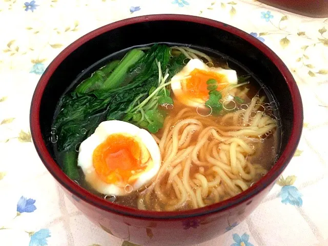 Snapdishの料理写真:インスタントラーメン|Gluttonさん