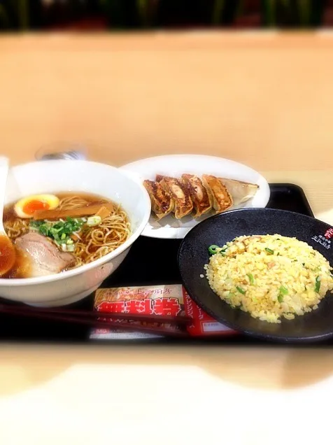 醤油ラーメン 半チャーハン餃子セット|いっせいさん