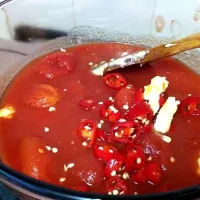 Snapdishの料理写真:tomato sauce with butter, a spicy version|Na'imah Amanullahさん