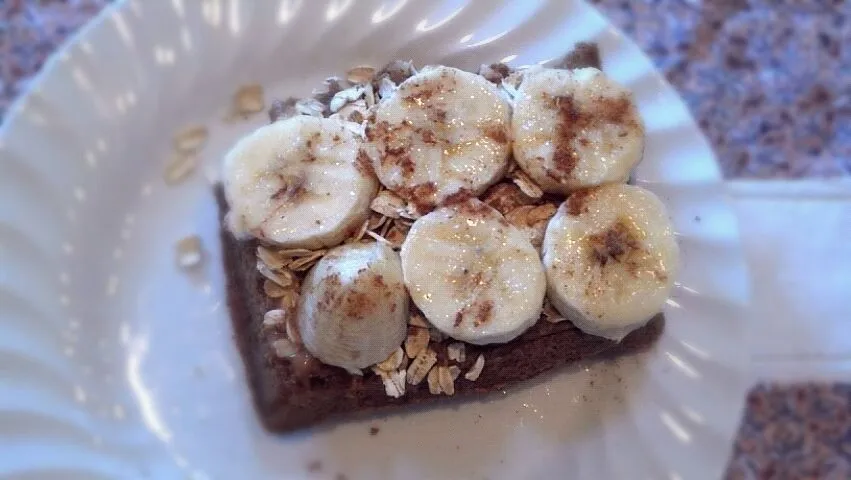 Belgian waffle with banana, cinnamon, and peanut butter|chelseaさん