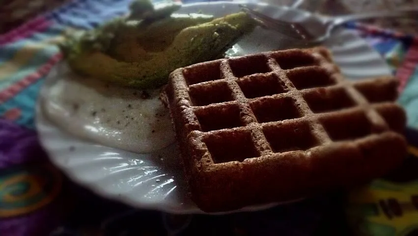 waffle with eggs & avocado|chelseaさん