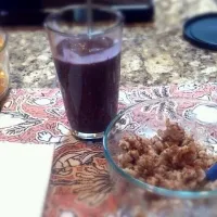 Snapdishの料理写真:smoothie and oatmeal|chelseaさん