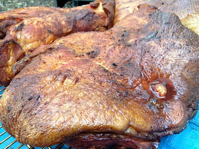 Whole Smoked Hog Shoulder|Chris Shannonさん