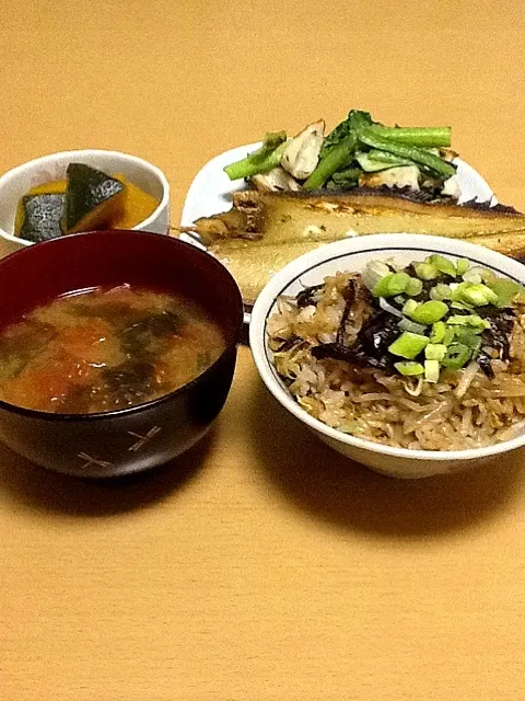 Snapdishの料理写真:もやしご飯と焼魚|なおさん