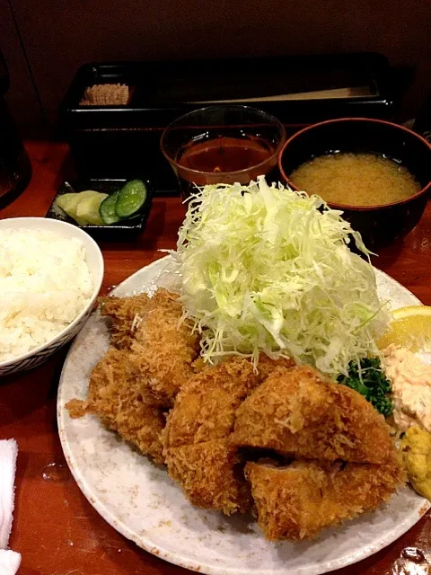 Snapdishの料理写真:目黒のかつ壱のカキヒレ定食！|ぼんさん