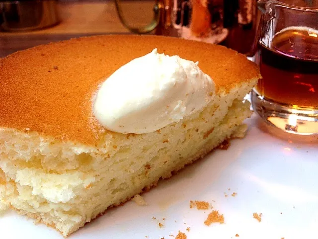 Pancake Soufflé with maple syrup and whipped cream|Audrey Limさん