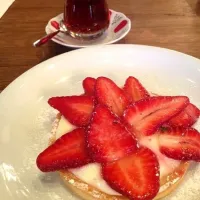 Strawberry Pie & Turkish Tea|Ece Gülsanさん