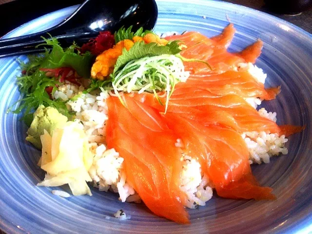 Salmon & sea urchin sashimi set|skyblueさん