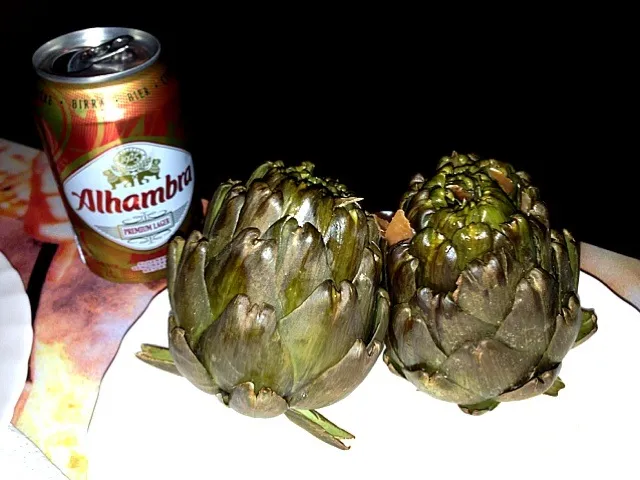 Snapdishの料理写真:Microwaved artichokes with slices of Spanish Jamon and olive oil.|Cynthiaさん