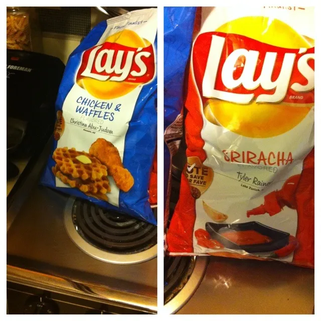 The  lays finalist  Chicken & Waffles and the Sriracha chips flavors|brittanyさん