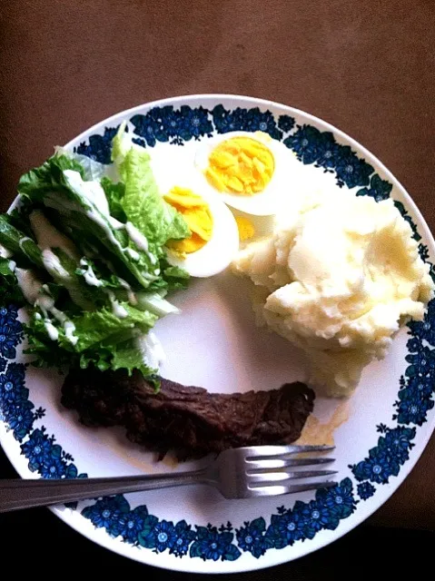 Mashed potatoes and sirloin|Priscila Fortezaさん