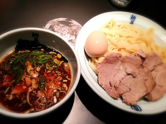 虎嘯つけ麺 つけ汁は醤油ベースのさらさらタイプ。焼豚もゆで卵も美味しかった！ 満足（≧∇≦）|Keitaさん