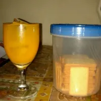 orange juice and crackers|dewanty wulanさん