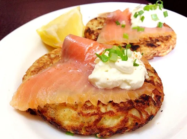 Potato Latkes with smoke salmon & sour cream|Misstyさん