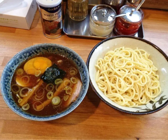 麺屋ごとう🍜もり煮玉子(小)
麺の量は小でも200gはあるらしい。猫舌関係なくスープがすぐ冷めようが麺はもりですよ。|りん蔵さん